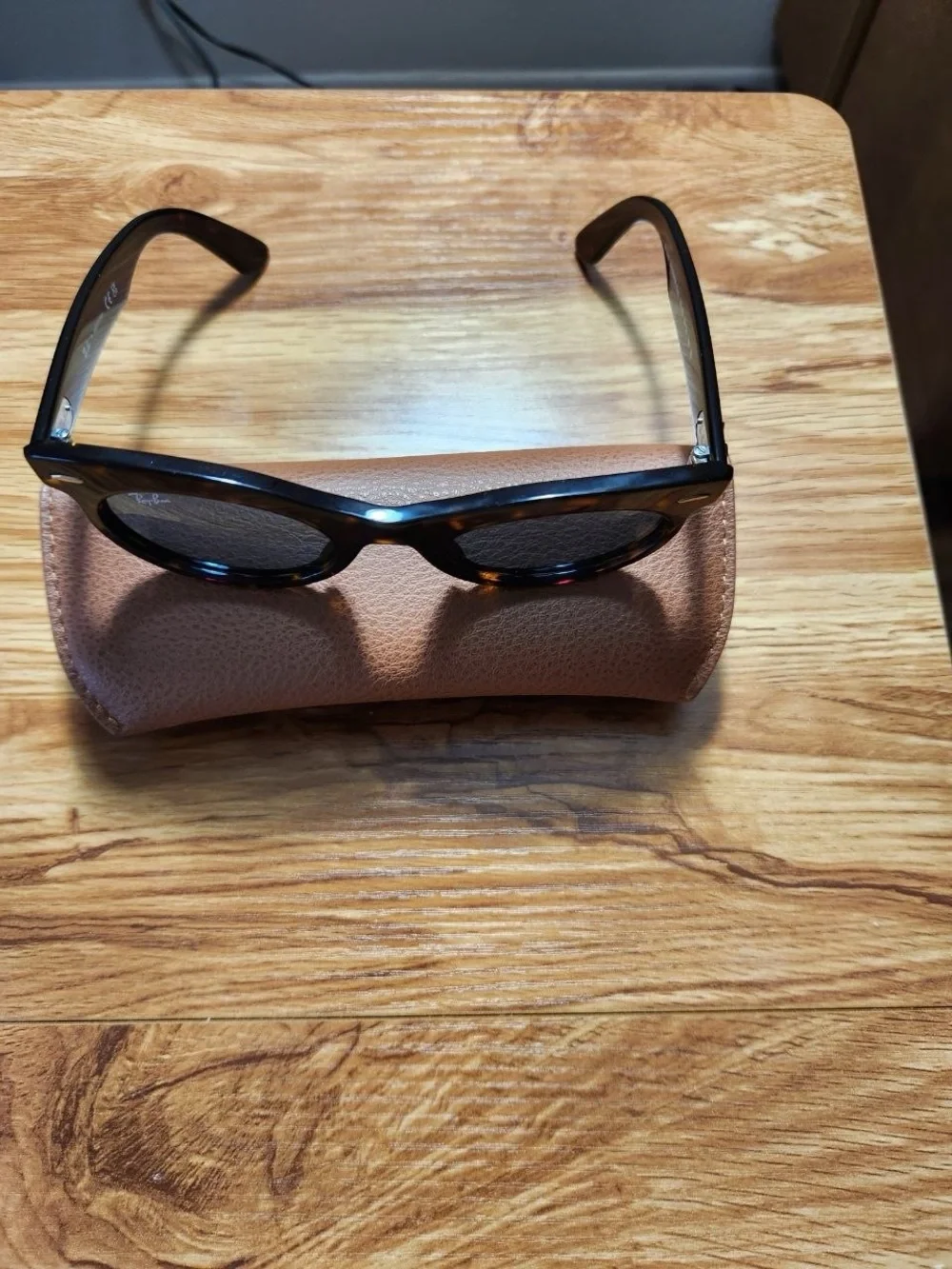 Brand New Ray-Ban Oval Wayferer